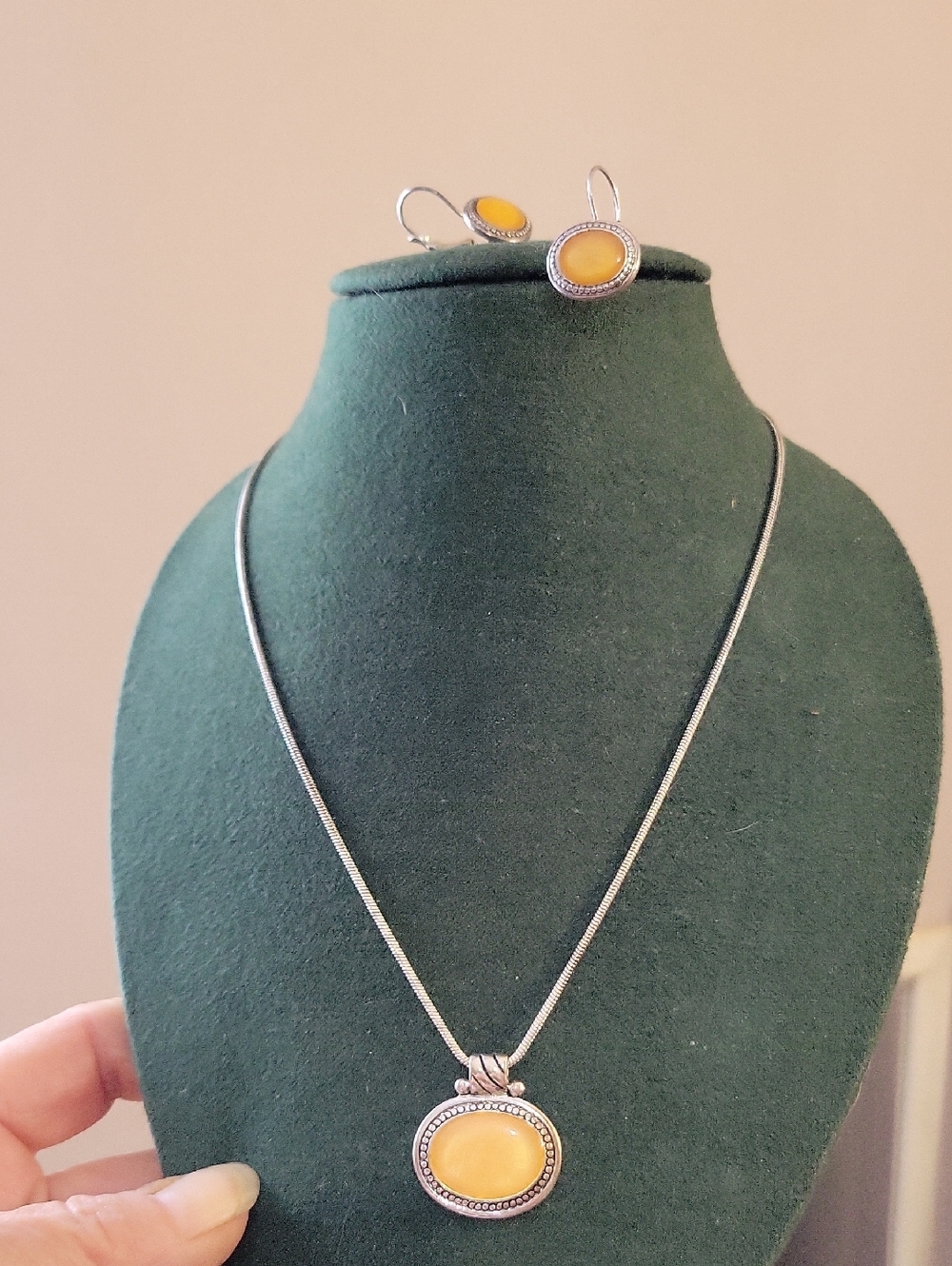 Kenneth Cole Pendant Necklace & Earrings Set
